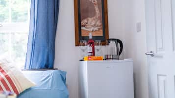 Room 4 | 1 bedroom, laptop workspace, blackout drapes, soundproofing