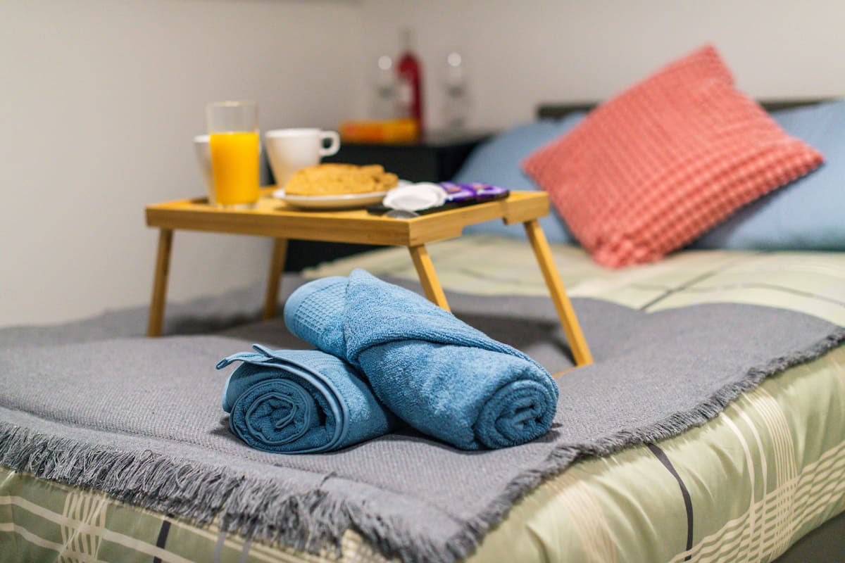 Room 6 | 1 bedroom, laptop workspace, blackout drapes, soundproofing