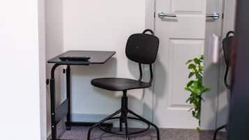 Room 5 | 1 bedroom, laptop workspace, blackout drapes, soundproofing