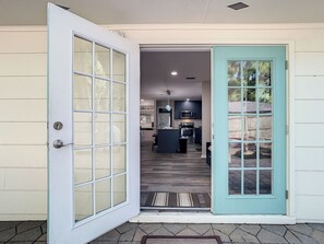 Fridge, microwave, oven, stovetop - Nights of Lights! Clean & Close to Everything in St. Augustine! (Saint Augustine South)