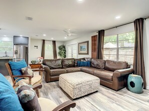 TV, books - Nights of Lights! Clean & Close to Everything in St. Augustine! (Saint Augustine South)