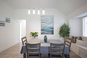 House, Multiple Beds, Patio, Garden View | In-room dining