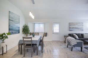 House, Multiple Beds, Patio, Garden View | In-room dining