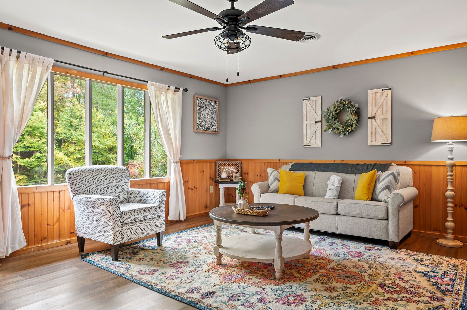 *Stunning 3BD Mountain Lodge! Firepit + Huge Yard*