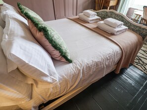 3 habitaciones, decoración personalizada y muebles diferentes 