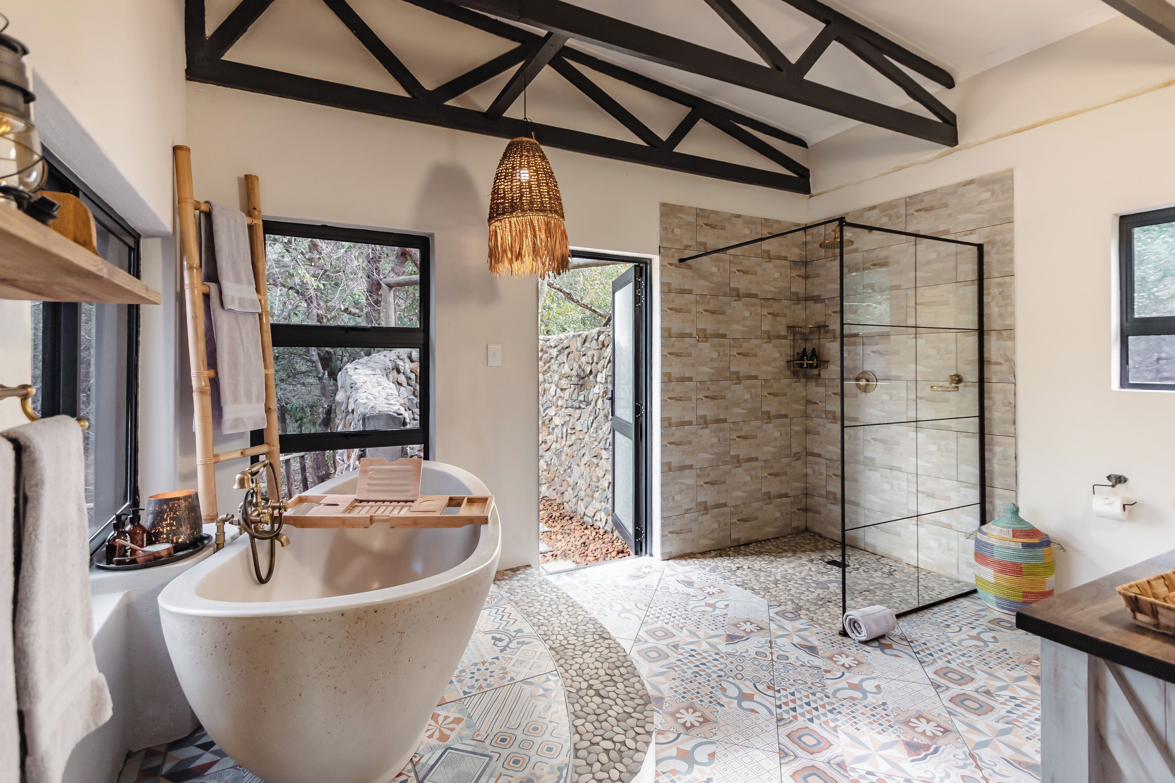 Executive Suite | Bathroom | Separate tub and shower, deep soaking tub, rainfall showerhead