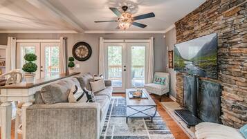 House, Multiple Beds, Balcony | Living area