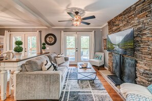 House, Multiple Beds, Balcony | Living area - Ciel Bleu (Ellijay)