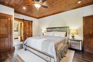 7 bedrooms, desk, iron/ironing board, free WiFi - Luxury Lodge Sleeps 26 Comfortably at Sapphire Valley Resort (Sapphire)