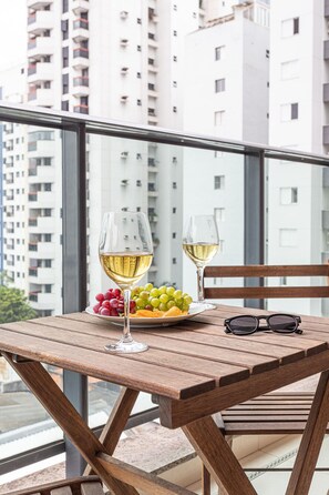 Executive Studio | Dining - Upper Itaim by Viva - Prédio completo com piscina no Itaim Bibi próximo a Faria Lima (São Paulo)