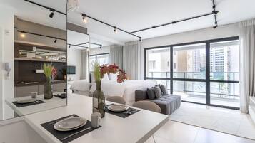 Estúdio elite | Ferros/tábuas de passar roupa, Wi-Fi de cortesia, roupa de cama