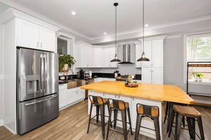 House, Multiple Beds, Kitchen | Private kitchen | Fridge, microwave, oven, stovetop