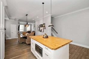Hus - flera sängar - kök | Interiör