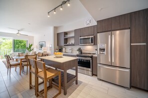 Deluxe Apartment, 2 Bedrooms (Self Check-in with Virtual Front Desk) | Private kitchen | Full-size fridge, microwave, oven, stovetop - Tucker at Palmer Dadeland Miami (Miami)