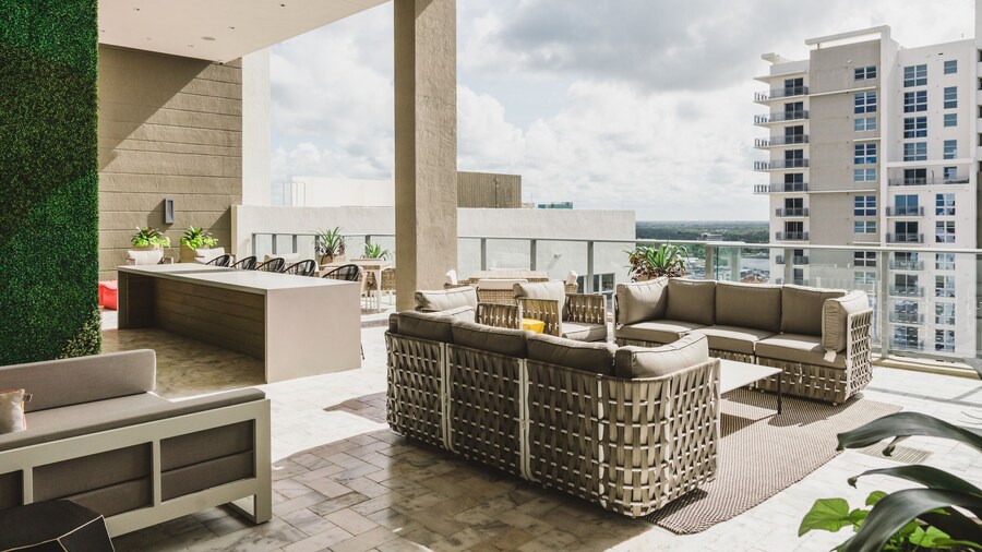 Tucker at Palmer Dadeland Miami