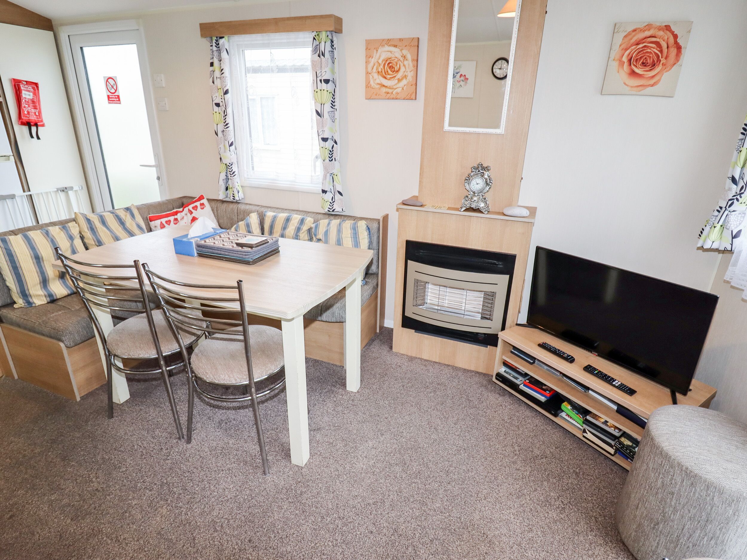 B15 Ty Gwyn, Pet Friendly, Country Holiday Cottage In Towyn - Towyn