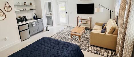 Iron/ironing board, travel cot, WiFi, bed sheets