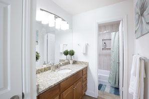 House, Multiple Beds, Kitchen, Garden View | Bathroom | Towels, toilet paper