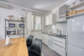 Familjelägenhet - 2 sovrum (Island Oasis Two Bedroom Suite) | Eget kök | Kylskåp, mikrovågsugn, spishäll och diskmaskin