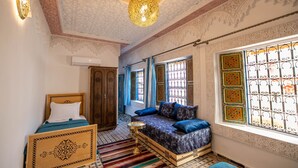 Superior Quadruple Room | Soundproofing, iron/ironing board (on request), WiFi (free) - Riad Qamar Fez (Fes)