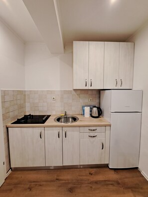 Studio | Eigene Küche | Kühlschrank, Ofen, Herdplatte, Wasserkocher