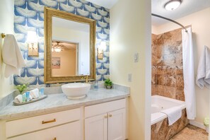 House (4 Bedrooms) | Bathroom | Shower - Central Seabrook Home: Pool ~ 2 Mi to Nasa Center! (Seabrook)