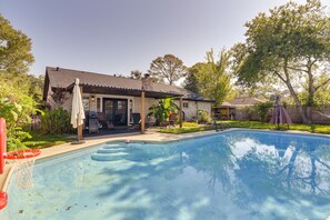 Outdoor pool - Central Seabrook Home: Pool ~ 2 Mi to Nasa Center! (Seabrook)