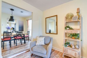 Interior - Central Seabrook Home: Pool ~ 2 Mi to Nasa Center! (Seabrook)