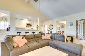 TV, fireplace, books - Central Seabrook Home: Pool ~ 2 Mi to Nasa Center! (Seabrook)