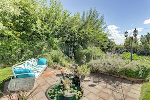 Interior - Hot Tub & Fire Pit: Serene Clifton Retreat! (Clifton)
