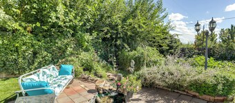 Hot Tub & Fire Pit: Serene Clifton Retreat!