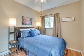 Interior - Hot Tub & Fire Pit: Serene Clifton Retreat! (Clifton)