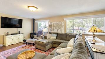 House (4 Bedrooms) | Front of property