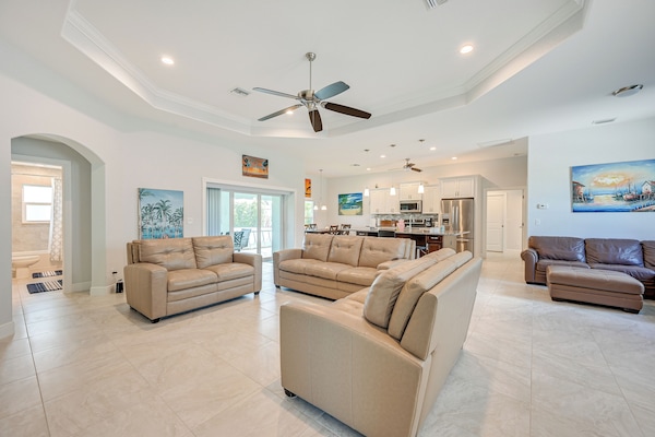 House (4 Bedrooms) | Front of property