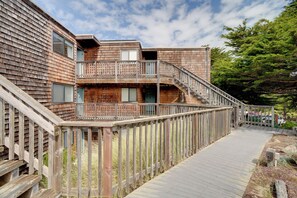 Interior - Oceanfront Watsonville Condo w/ Beach Access! (Watsonville)