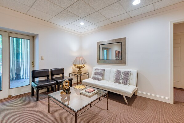 Apartment (1 Bedroom) | Front of property - Cozy Cockeysville Retreat w/ Furnished Deck! (Dallas)