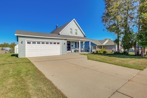 House (3 Bedrooms) | Interior - Steps to Lake Michigan: Manitowoc Home w/ Fire Pit (Manitowoc)