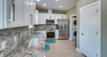 Bright, Modern Corpus Christi Condo: 2 Mi to Beach