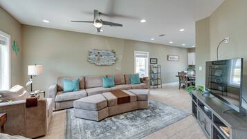 Apartment (3 Bedrooms) | Front of property