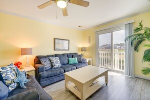 TV - Oak Island Vacation Rental ~ 1 Block to Beach! (Oak Island)