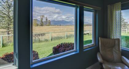 Pet-friendly Stevensville Home w/ Mountain Views!