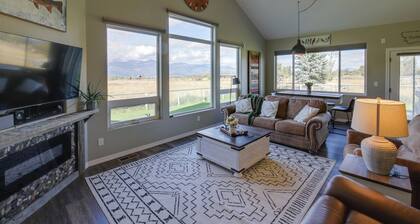 Pet-friendly Stevensville Home w/ Mountain Views!