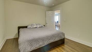 House (2 Bedrooms) | 2 bedrooms, iron/ironing board, bed sheets