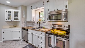 Cottage (2 Bedrooms) | Cuisine privée