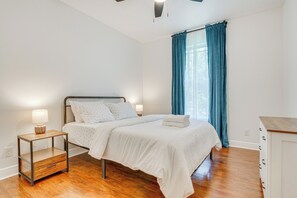 Apartment (4 Bedrooms) | Interior - Charming Navarre Townhome: 5 Mi to Beach! (Navarre)