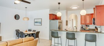 Charming Navarre Townhome: 5 Mi to Beach!