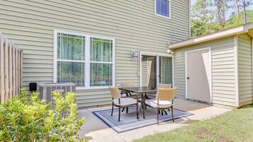 Apartemen (4 Bedrooms) | Bagian depan properti