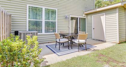 Charming Navarre Townhome: 5 Mi to Beach!
