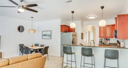 Charming Navarre Townhome: 5 Mi to Beach!