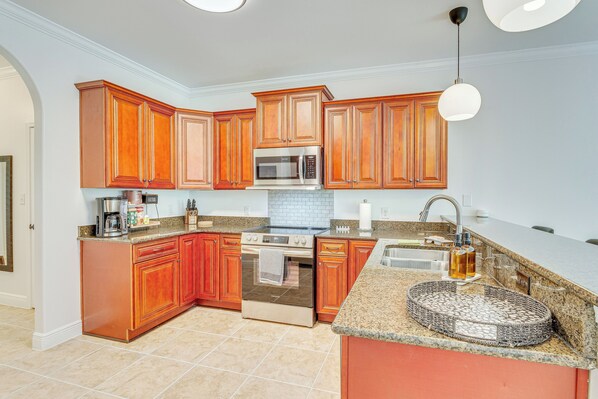 Interior - Charming Navarre Townhome: 5 Mi to Beach! (Navarre)